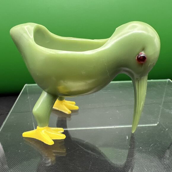 Fun Vintage KIWI BIRD green Plastic egg cup Hong Kong - Picture 2 of 4